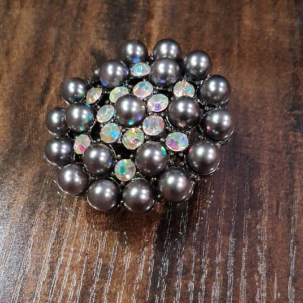 Elegant Black and Silver Cluster Brooch